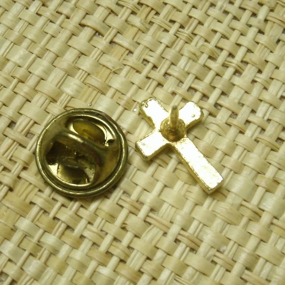 Vintage Gold Metal Cross Tie Tack or Lapel Pin - Picture 8 of 10